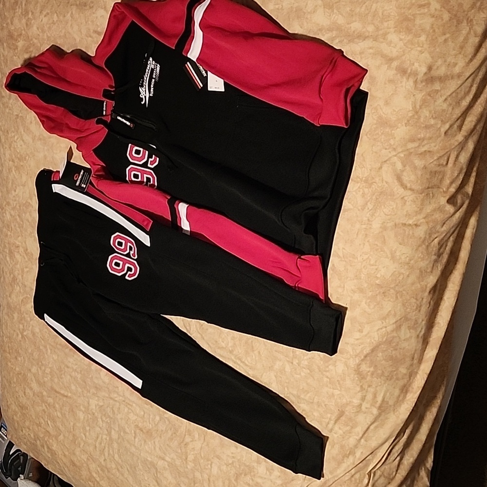 Brand New Akademiks Sweatsuit